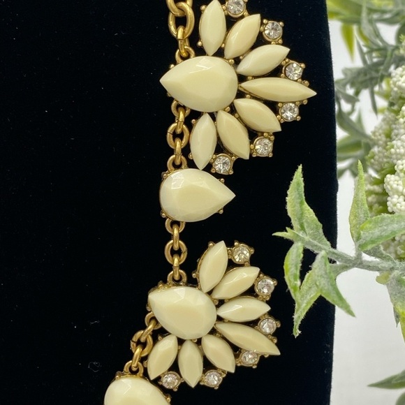 J. Crew women’s Gold Tone Off White Floral Resin Stone Statement Necklace - Picture 7 of 8